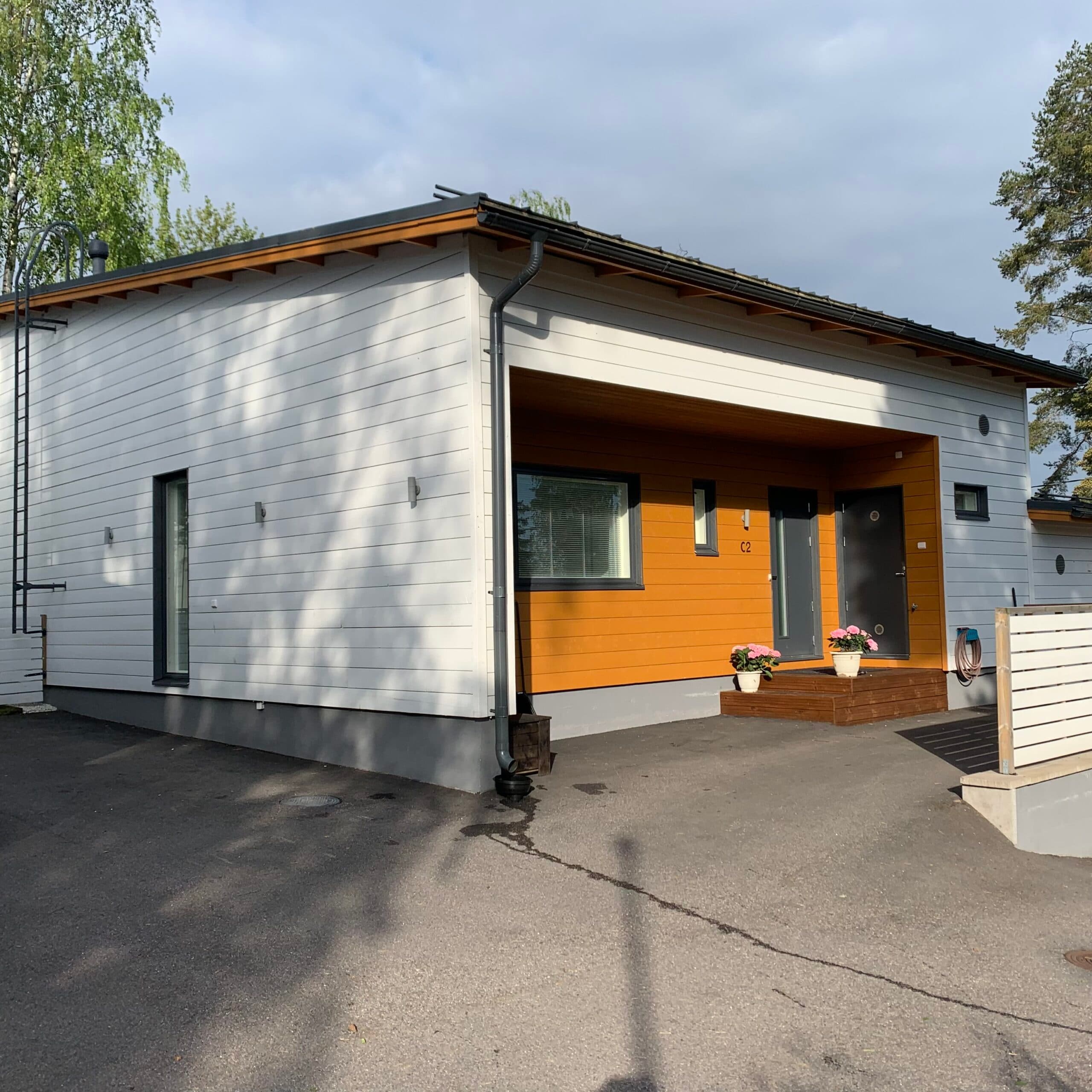 Detached houses & holiday homes